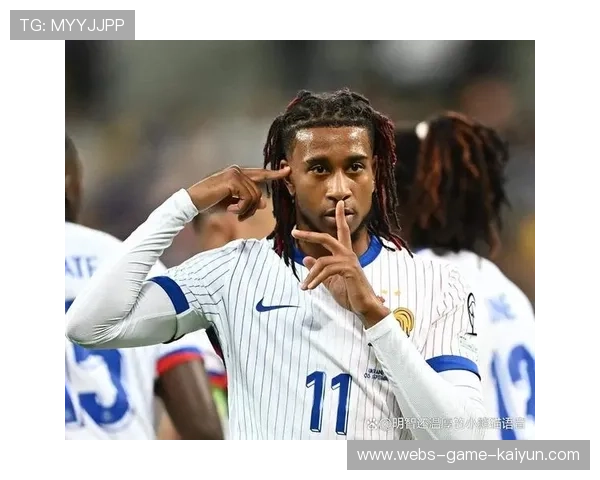 姆巴佩带球变速摆脱防守,法国锋线爆炸感十足:速度与技术的极致对话 姆巴佩带球变速摆脱防守,法国锋线爆炸感十足:速度与技术的极致对话