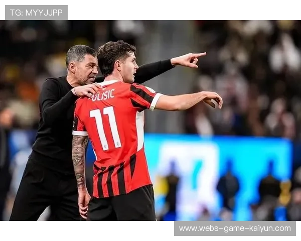 意甲米兰短传渗透成关键,球门前混战被终结 意甲米兰短传渗透成关键,球门前混战被终结