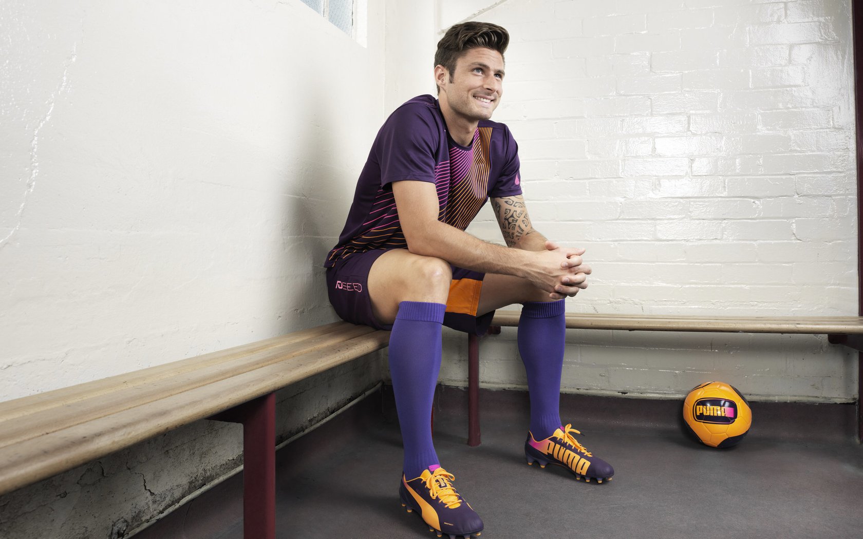 中超“长江德比”武汉长江主场2比1击败武汉三镇，城市德比精彩纷呈